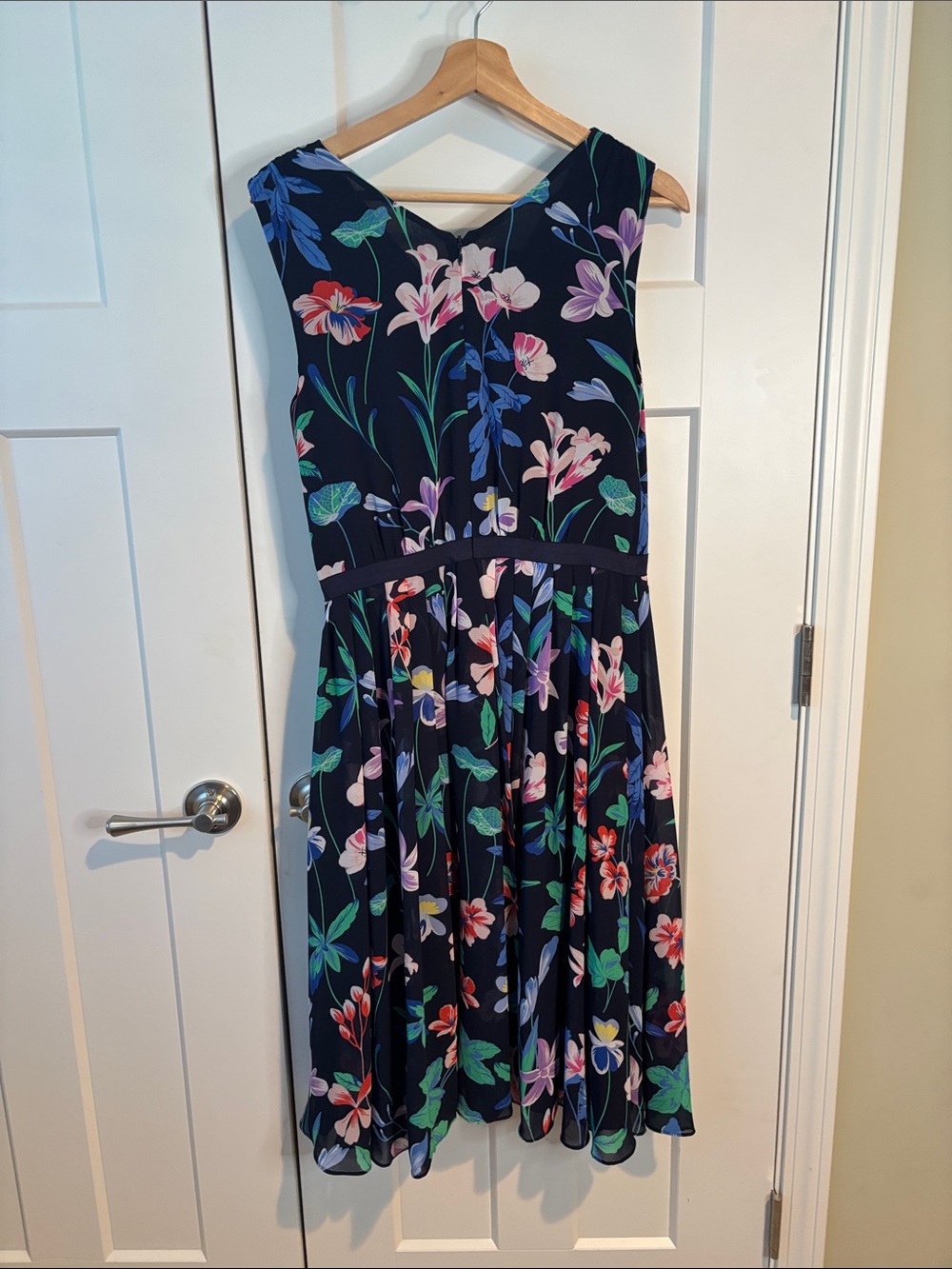 Talbots Navy Floral Sleeveless V-Neck Midi Dress Womens 8 size medium euc - Picture 7 of 7